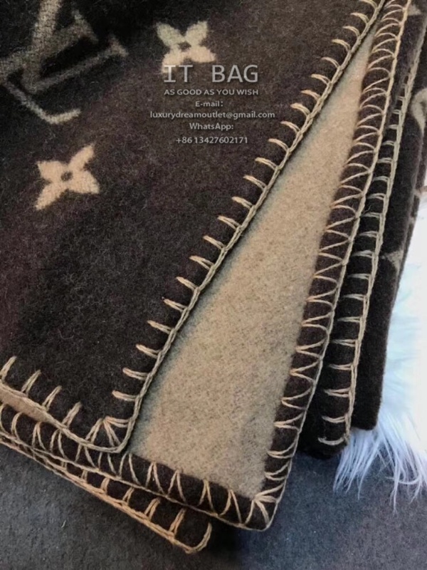 Louis Vuitton NEO Monogram Blanket 1